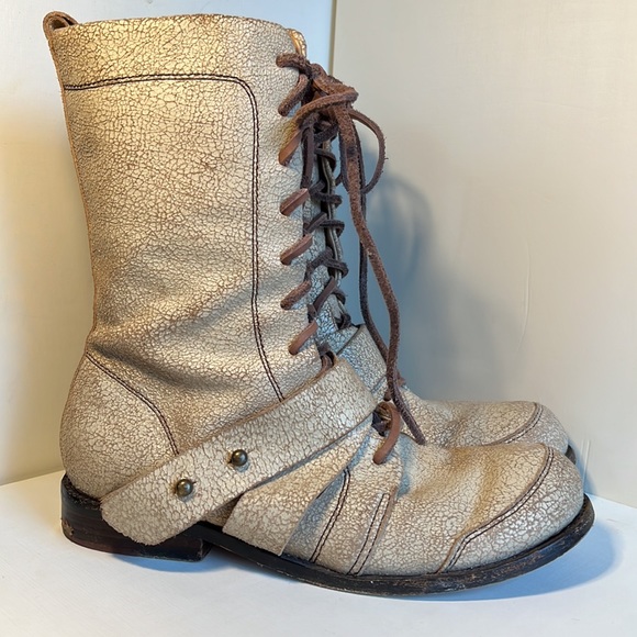 Gee WaWa cream crackle-leather combat boots - Picture 4 of 14